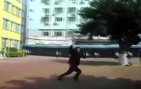 Thầy giáo lao xe hạ gục tên khủng bố cầm dao chặt thịt