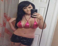 Cô gái 3 bầu ngực trong tình trạng 'khó đỡ'