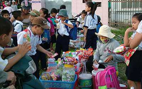 Những nghề nhặt bạc lẻ nhưng thu lãi tiền triệu mỗi ngày