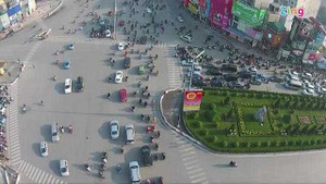 Video: Giao lộ phân luồng kỳ cục nhất Hà Nội