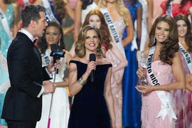 Hoa hậu Puerto Rico ngất xỉu trên sân khấu chung kết Miss Universe