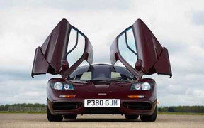 Mr Bean thách giá 12 triệu USD siêu xe hai lần gặp nạn