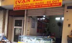 Vác bụng bầu đi cướp tiệm vàng trả nợ