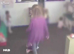 Bắt bảo mẫu đá vào đầu em bé đang ngủ