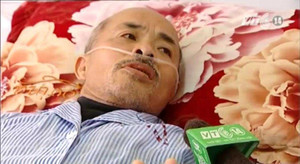 Clip: Diễn viên Hán Văn Tình mỉm cười chiến đấu với 'tử thần'