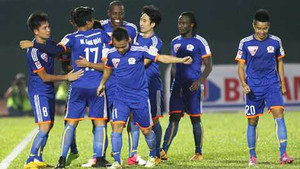 Than Quảng Ninh bay cao, cầu thủ nô nức tậu nhà, mua xe