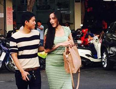 Diễm Hương lần đầu xuất hiện sau 2 tuần sinh con