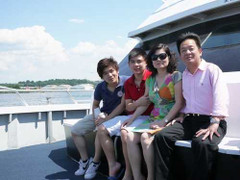 Giống bầu Đức, bầu Hiển để vợ con ‘trắng tay’