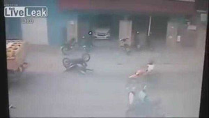 Video: Tai nạn kỳ cục chưa từng thấy