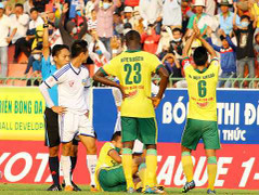 Vòng 6 V-League 2015: Bạo lực quay trở lại