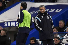 Tránh vạ miệng, Mourinho vẫn gặp rắc rối