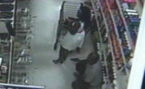 Bắt yêu râu xanh quay lén dưới váy phụ nữ trong siêu thị