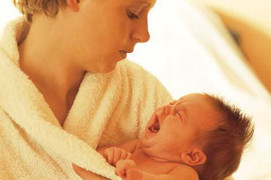 Bạn sẽ làm gì khi con mình bị nghẹn?