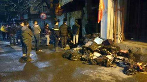 Cháy lớn sát hồ Hoàn Kiếm lúc nửa đêm