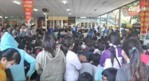 Clip: Chen lấn mua vé xe Tết