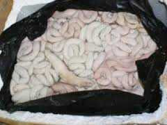 Tóm 600kg lòng lợn bốc mùi trên đường đến nhà hàng