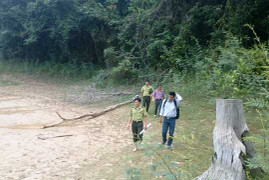 Vác dao truy sát kiểm lâm viên ngay tại trạm