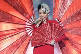 Tóc Tiên nổi bật nhất dàn thí sinh nữ The Remix