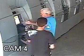 Clip: Cướp trắng trợn ở cây ATM