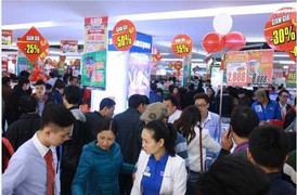 'Nghẹt thở' chen chân mua sắm hàng điện máy ngày cận tết