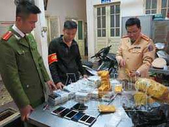 Lô iPhone cất giấu tinh vi trong ghế xe khoét rỗng