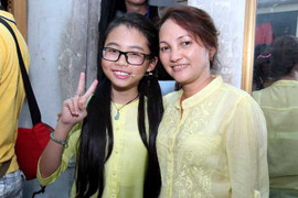 Phương Mỹ Chi: 'Chỉ việc học và hát, mọi việc khác có mẹ lo'