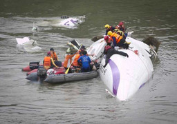 Phi công máy bay gặp nạn ở Đài Loan được ca ngợi như người hùng