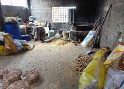 'Đột kích' lò sản xuất hàng tấn mỡ bẩn ở Hải Phòng