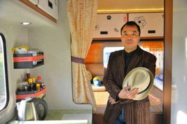 Chi 1,2 tỷ đồng cải tạo xe tải thành 'ngôi nhà di động'