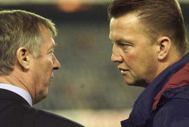 Man Utd sẽ ra sao nếu Sir Alex nghỉ hưu từ 13 năm trước?