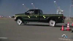 Clip: Ôtô bánh hình vuông độc nhất thế giới di chuyển