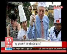 Video: Đại sứ Hoa Kỳ học nấu bún bò Huế