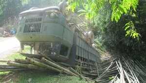 Xe tải lao vực, 3 người chết, 4 người thương nặng