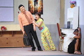 Chí Tài vất vả 'đỡ đẻ' cho Việt Hương