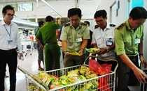 Nhận quà tết, hàng ngàn công nhân dính phải hàng giả