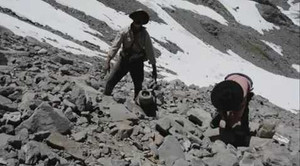 Phát hiện xác máy bay chở đội bóng đá mất tích 54 năm trước