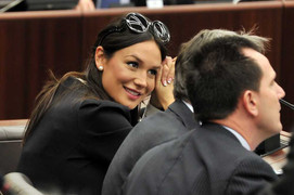 Italy xử tù 3 kẻ cung cấp gái mại dâm cho cựu Thủ tướng