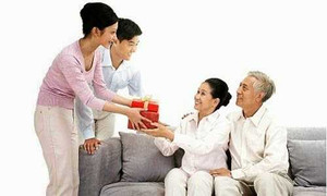 Tết nên tặng quà gì cho bố mẹ?