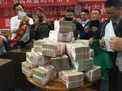 Trung Quốc: Thưởng tết cho nhân viên bằng… mỹ nữ?