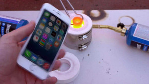Clip: Nhôm nóng chảy thử thách màn hình iPhone 6