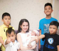 Ngọc Trinh kể về thời nghèo khó, khi cha cô phải đi bán vé số