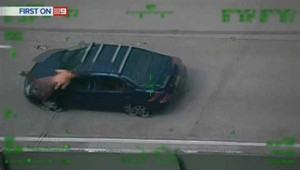 Cảnh sát rượt đuổi tội phạm trên đường cao tốc như phim hành động