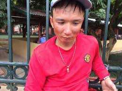 Giả làm chồng đánh ghen, 'tiện tay' cướp 9 chỉ vàng