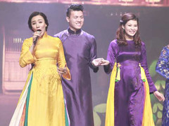 NTK Đức Hùng đem BST áo dài Nắng xuân đến với '12 con giáp'