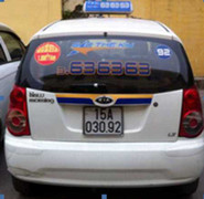 Truy tìm lái xe taxi bỏ trốn sau khi tông chết công nhân môi trường