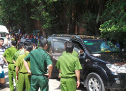 Đôi nam nữ chết trên xe Fortuner: Bắn người tình rồi tự sát?