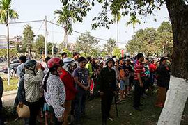 Người dân Đà Nẵng tập trung kín trước nhà ông Nguyễn Bá Thanh