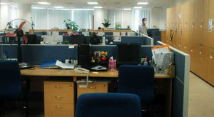 Công chức tranh thủ đi ‘tiêu tiền’, công sở vắng hoe