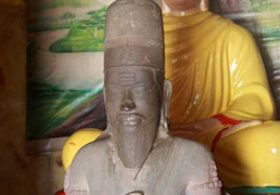 Kỳ bí pho tượng quý trong ngôi chùa hoang không thể ăn cắp