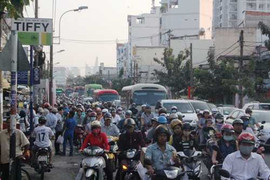 Bến xe, đường phố TP.HCM kẹt cứng ngày cận Tết